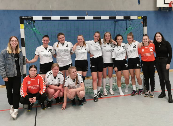 Read more about the article Erster Sieg als „Handball-Damenmannschaft“